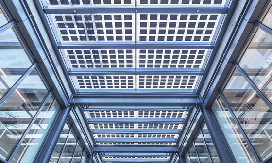 O painel solar moderado modelado claro forma arcos vidro fotovoltaico para a característica do módulo de BIPV