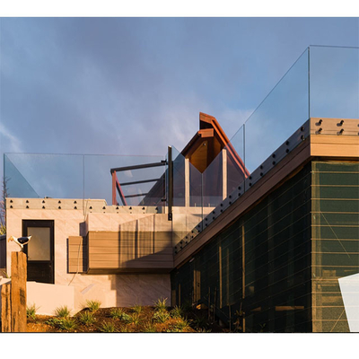 O corrimão Frameless dos trilhos do balcão do Decking vitrificou a balaustrada de vidro de alumínio