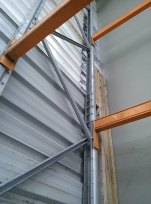 O apoio de aço de DIY usou cintas da parede de Icf para a construção civil da casa