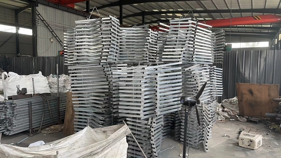 O apoio de aço de DIY usou cintas da parede de Icf para a construção civil da casa