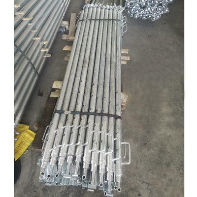 O aço isolou o formulário concreto que apoia para a construção modular