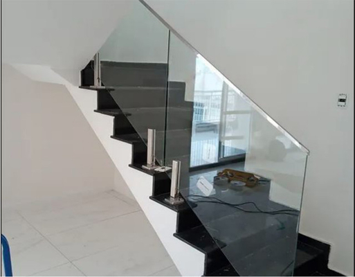 Barrancos de mão de escada contemporâneos com vidro laminado ou temperado único