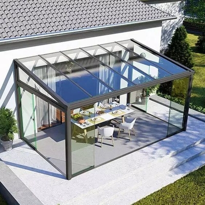 Casas de vidro de alumínio impermeável com porta dupla deslizante e design de casa verde