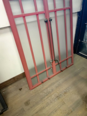 Porta de aço industrial pesada para maior segurança e versatilidade