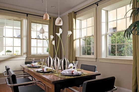 Janela de aço elegante com elementos de design modernos / Janela pesada com estrutura de aço
