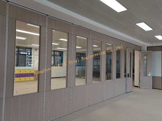 Paredes de separação de vidro do móvel da dobradura 3000mm da sala de aula, separação de vidro de alumínio de suspensão do quadro da ioga da tela da porta