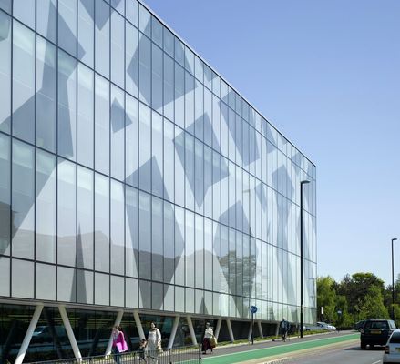 Sistemas de Fachada de Cortina de Vidro com Eficiência Energética