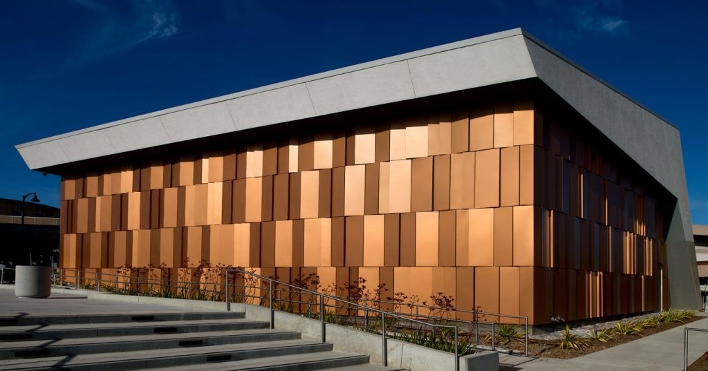 O revestimento de alumínio de ACM ACP almofada a folha de construção decorativa da tela do metal da fachada